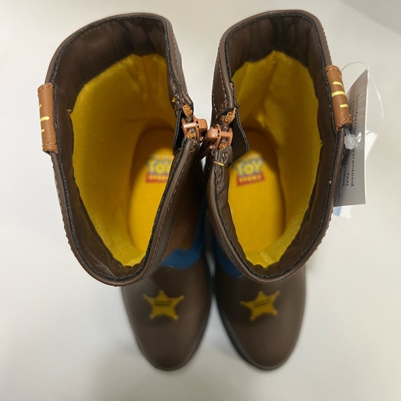 NWT🦖TOY STORY ⭐️WOODY 🤠KIDS BOOTS🐄 size 9 - Picture 9 of 9